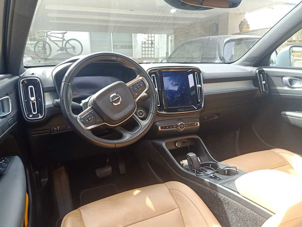 VOLVO XC40 2020