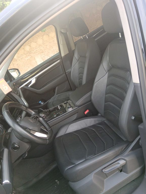VOLKSWAGEN Touareg 2023