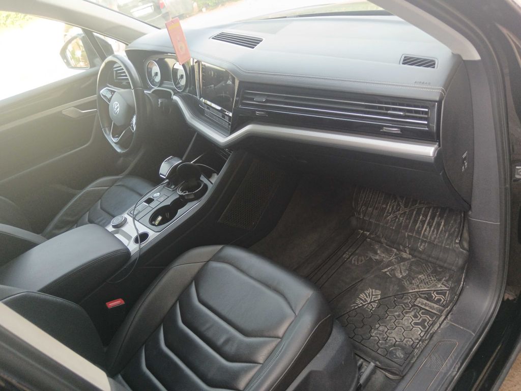 VOLKSWAGEN Touareg 2023
