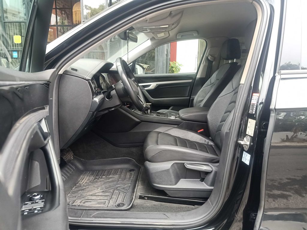 VOLKSWAGEN Touareg 2023
