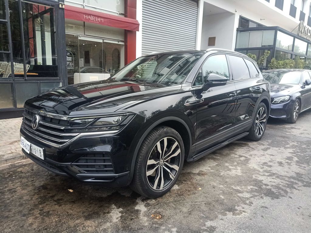 VOLKSWAGEN Touareg
