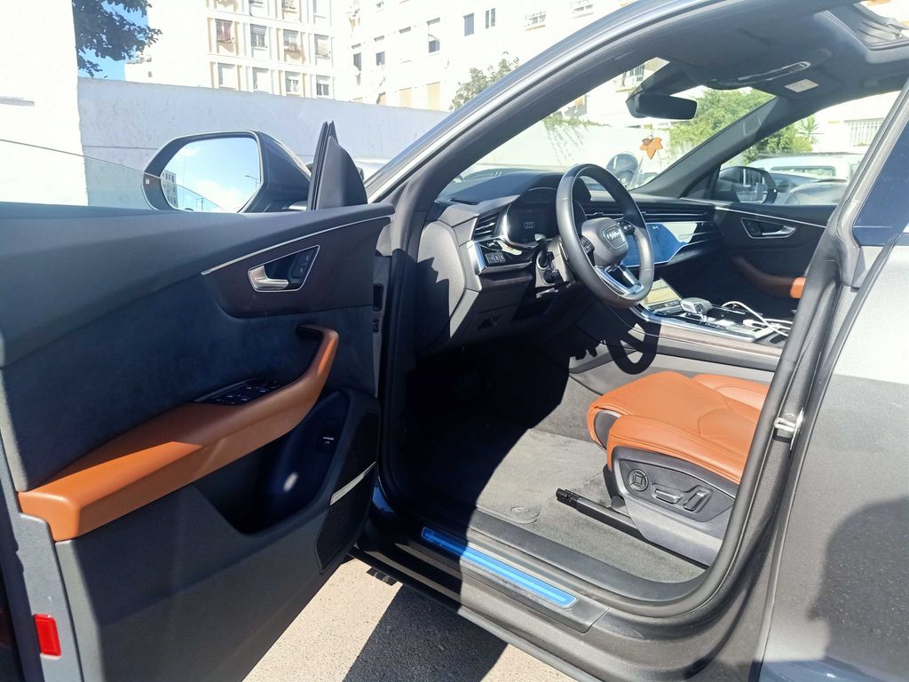 AUDI Q8 2021