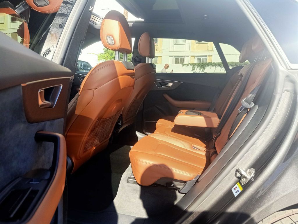 AUDI Q8 2021
