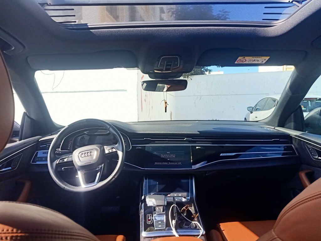 AUDI Q8 2021
