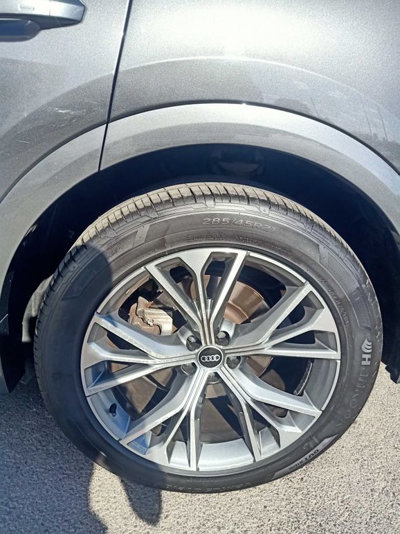 AUDI Q8 2021