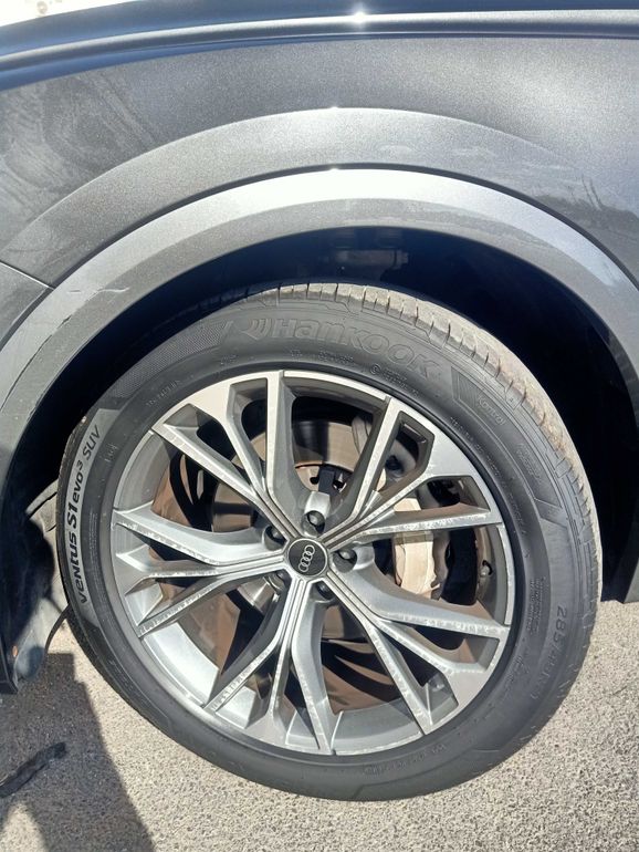 AUDI Q8 2021