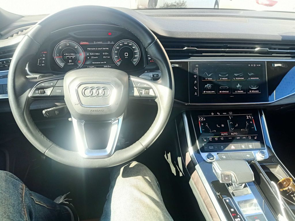 AUDI Q8 2021