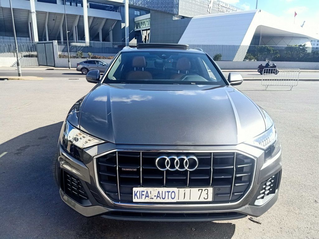 AUDI Q8 2021