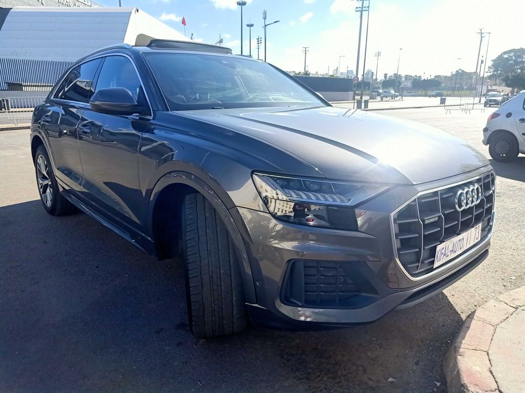 AUDI Q8 2021