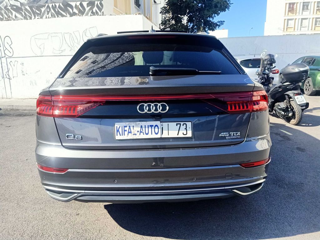 AUDI Q8 2021