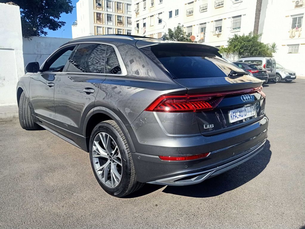AUDI Q8 2021
