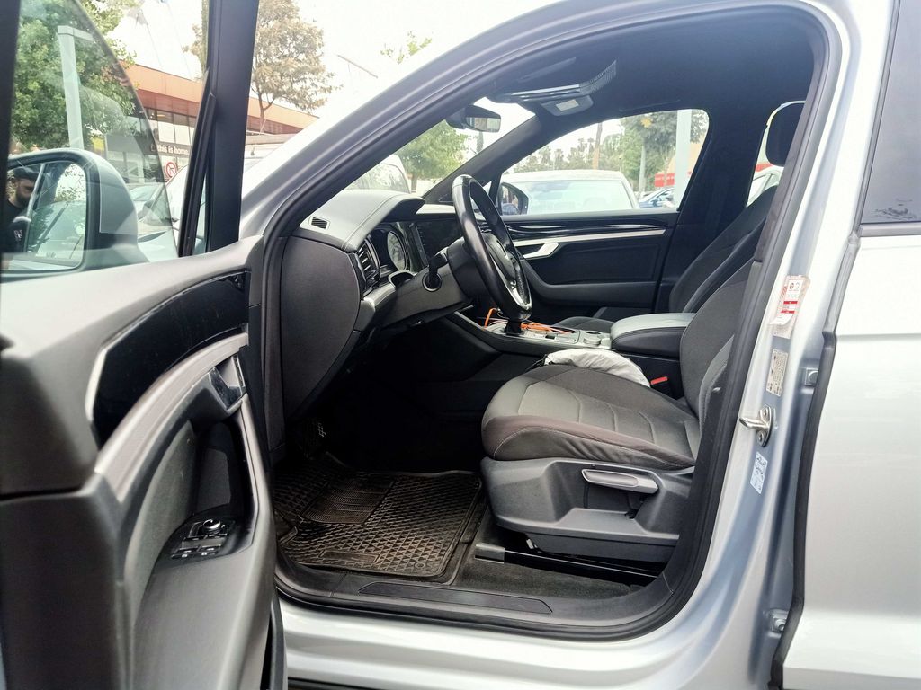 VOLKSWAGEN Touareg 2019