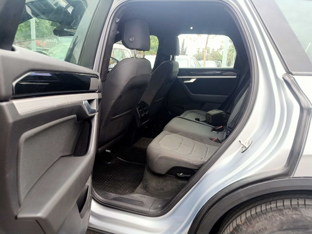 VOLKSWAGEN Touareg 2019