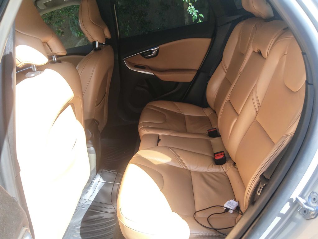 VOLVO V40 2019