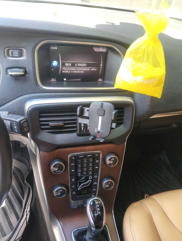 VOLVO V40 2019