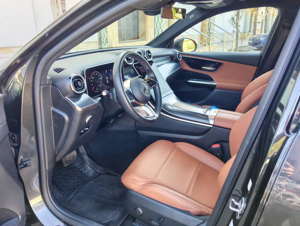 MERCEDES-BENZ GLC 2025