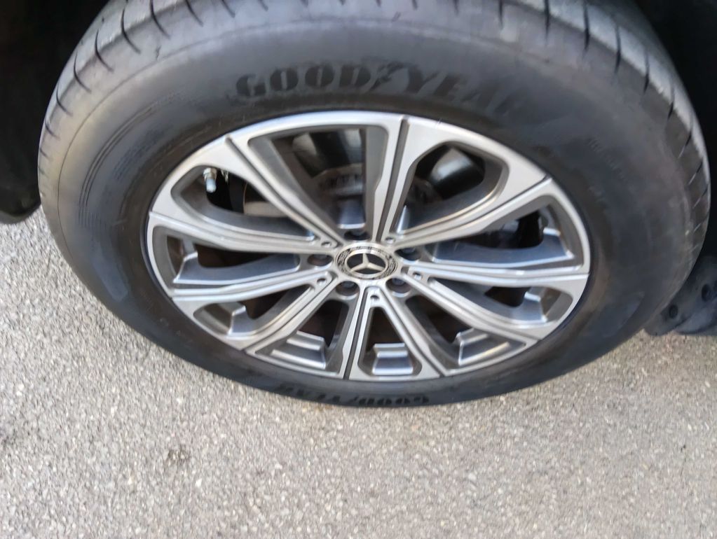 MERCEDES-BENZ GLC 2025