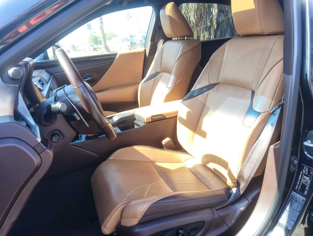 LEXUS ES 2021