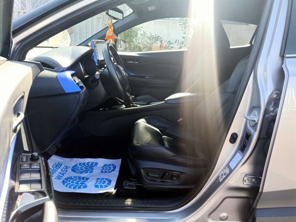 TOYOTA C-HR 2021