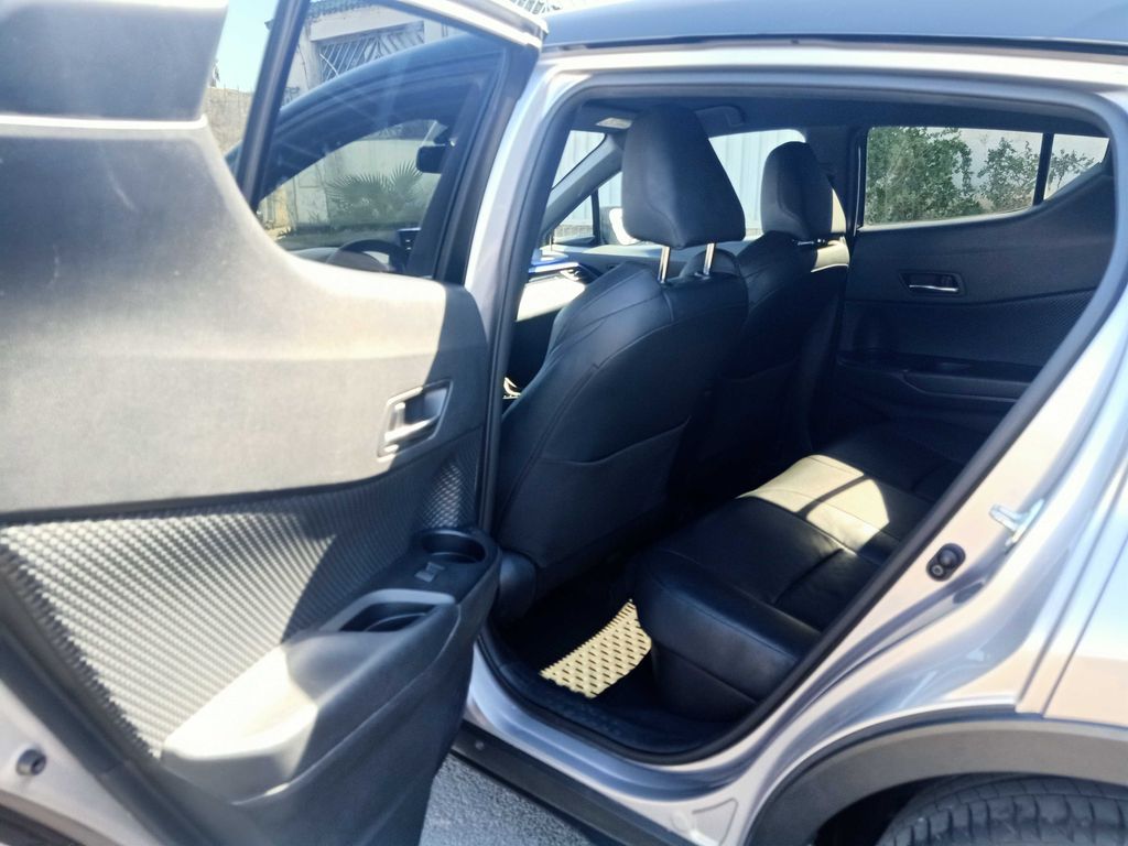 TOYOTA C-HR 2021