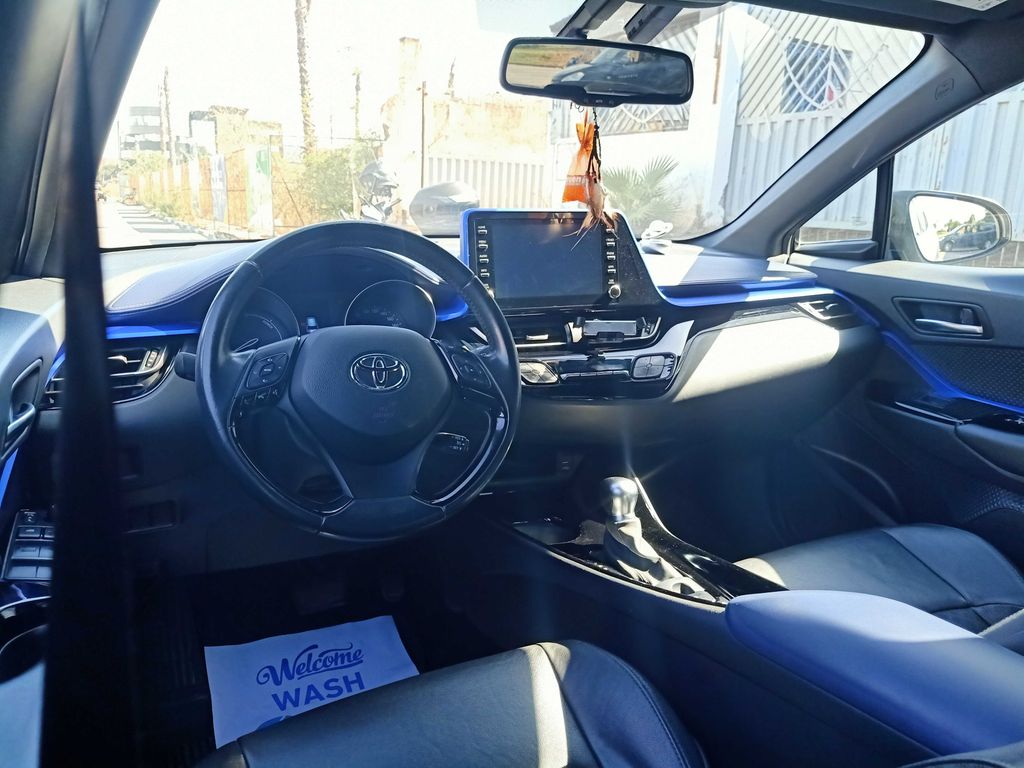 TOYOTA C-HR 2021