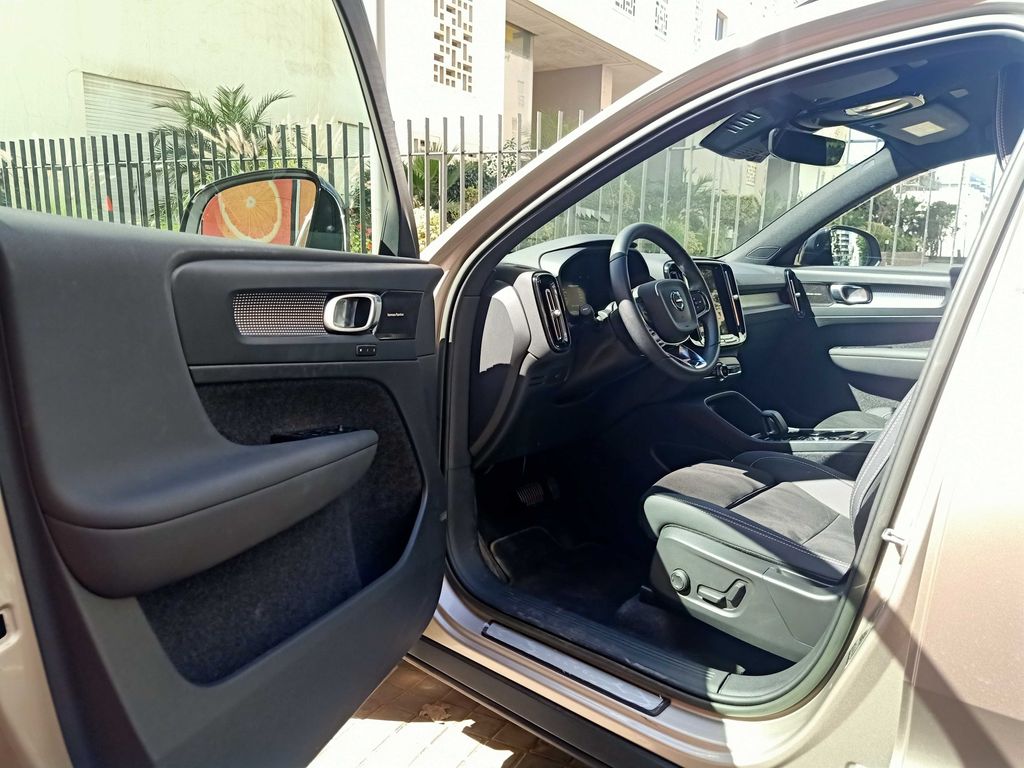 VOLVO XC40 2023