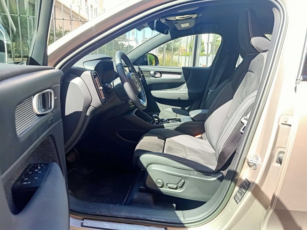 VOLVO XC40 2023