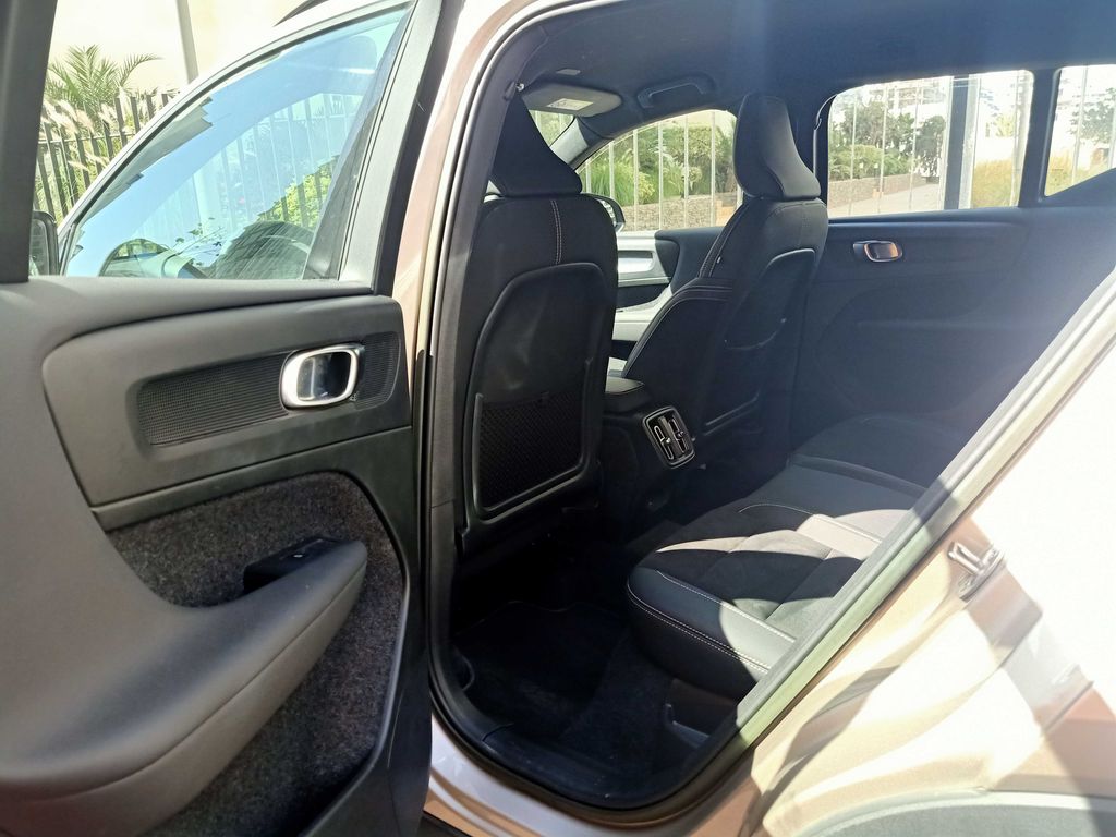 VOLVO XC40 2023