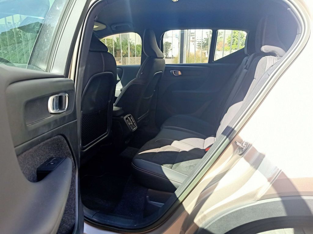VOLVO XC40 2023