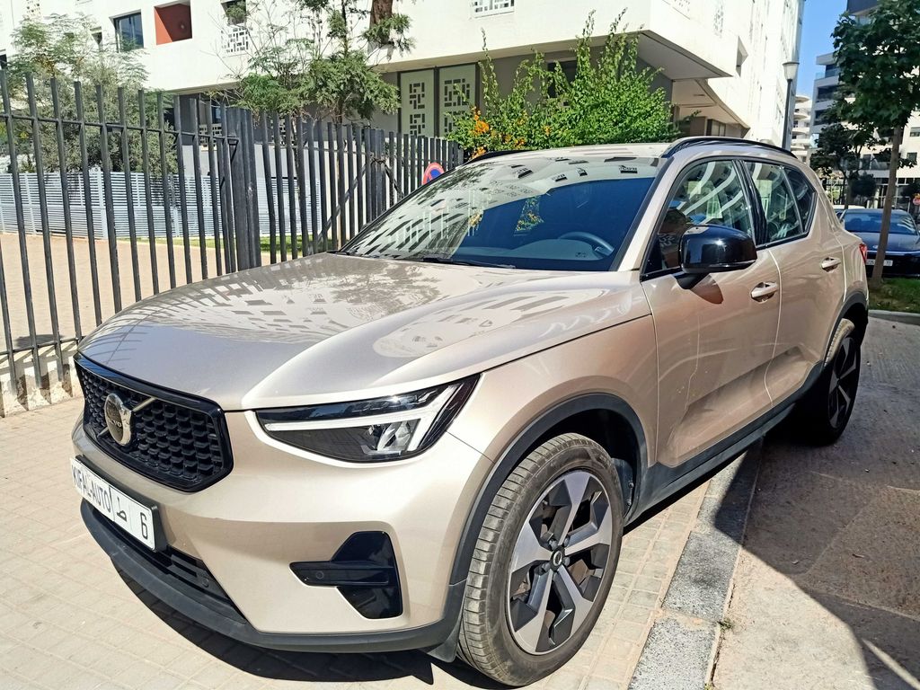 VOLVO XC40