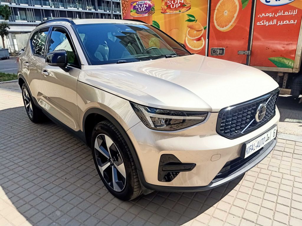 VOLVO XC40 2023