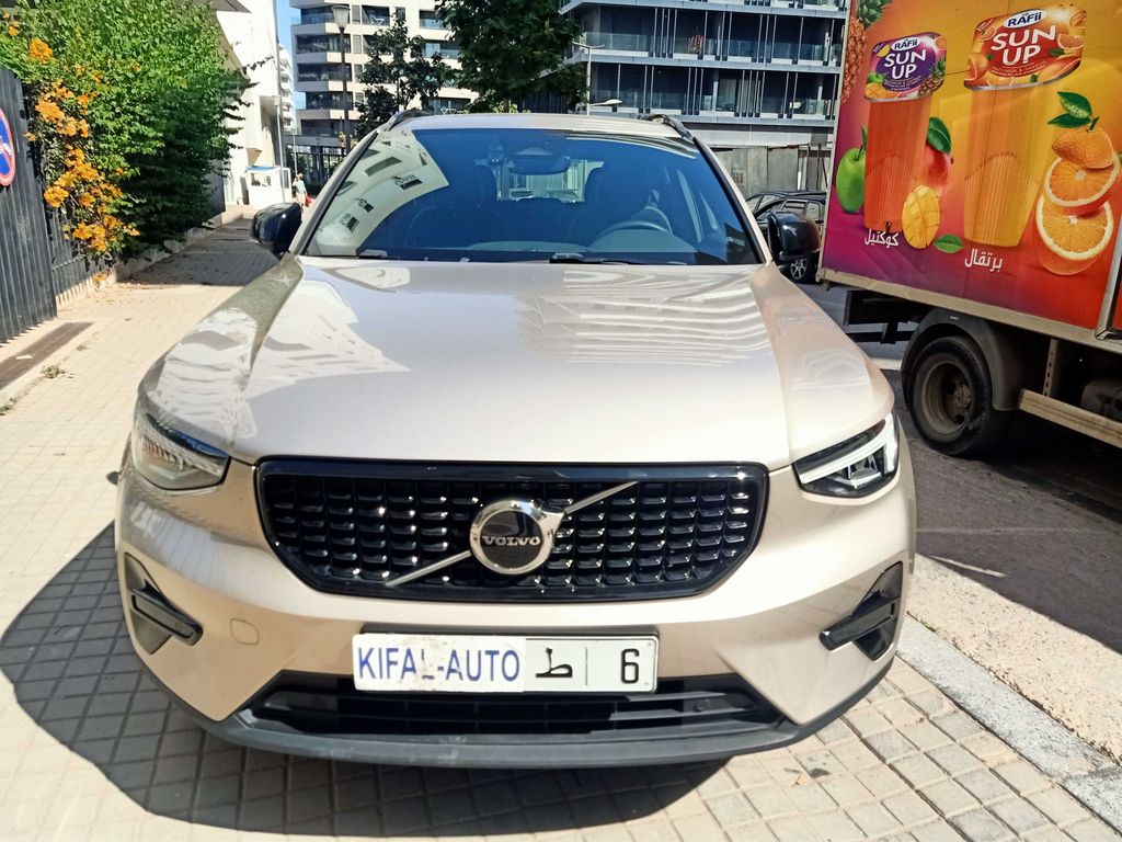 VOLVO XC40 2023