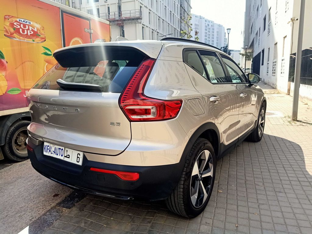 VOLVO XC40 2023
