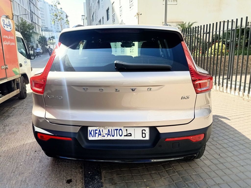 VOLVO XC40 2023