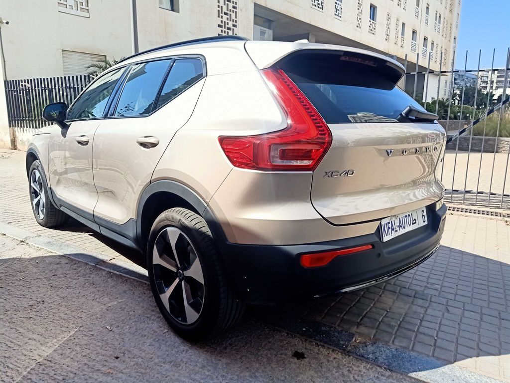 VOLVO XC40 2023
