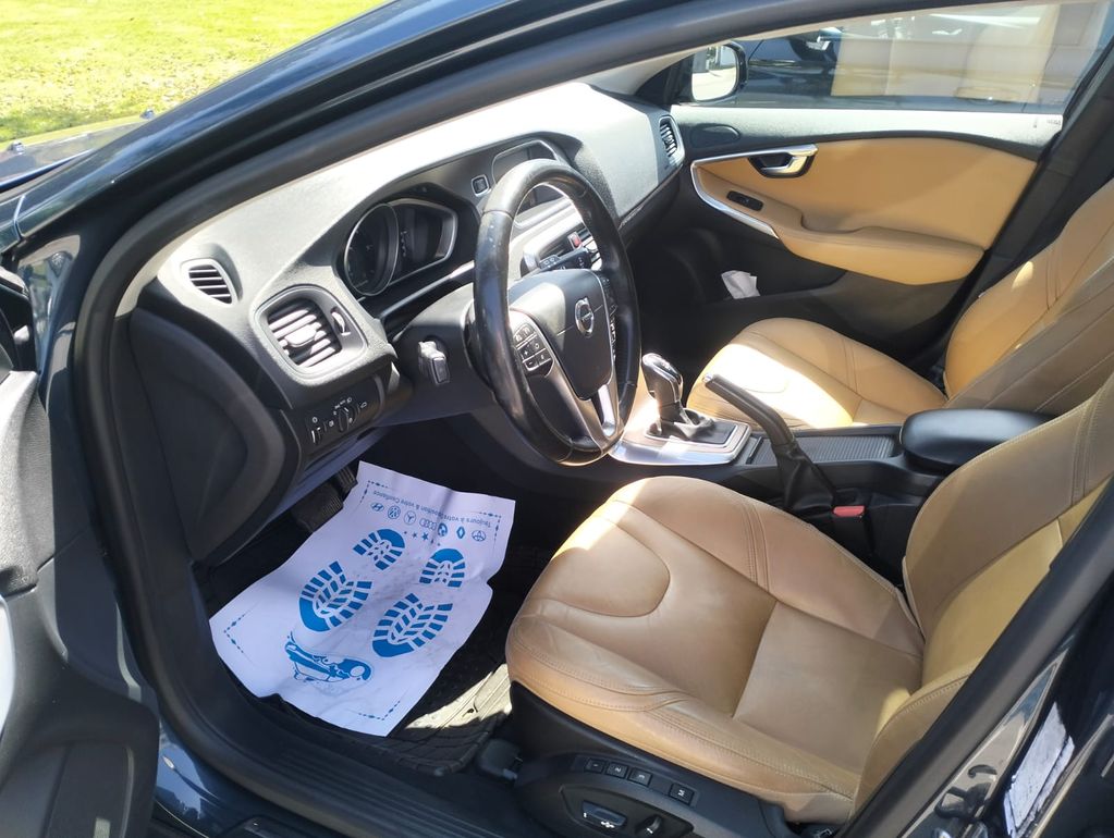 VOLVO V40 Cross Country 2020