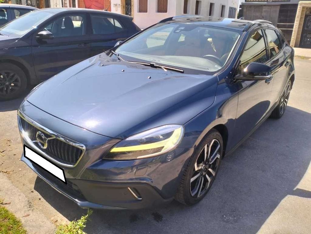 VOLVO V40 Cross Country