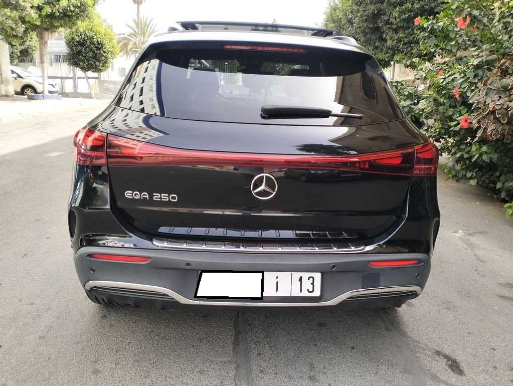 MERCEDES-BENZ EQA 2025