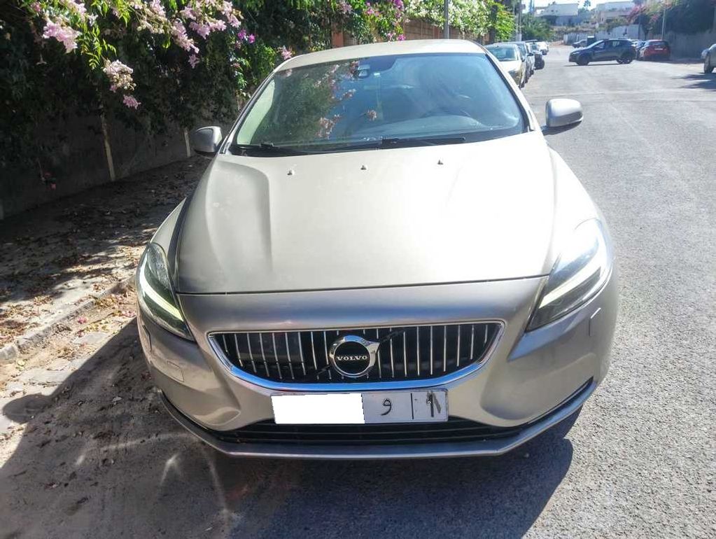 VOLVO V40 2019