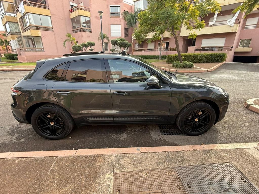 PORSCHE Macan 2022