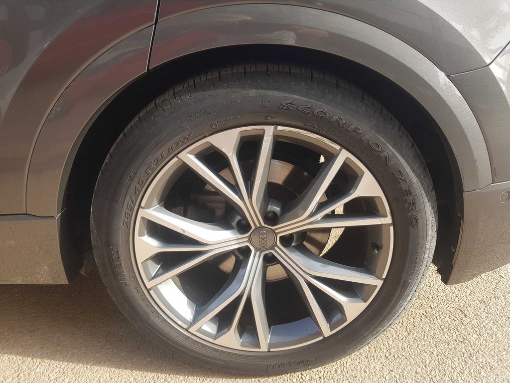 AUDI Q8 2019