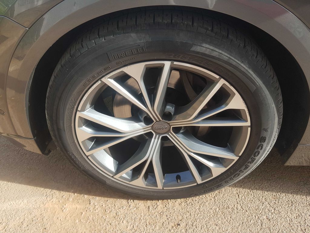 AUDI Q8 2019