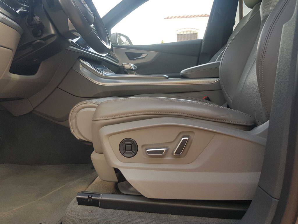 AUDI Q8 2019
