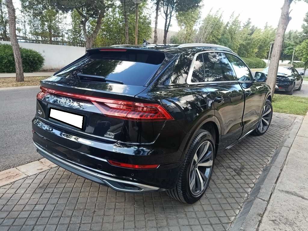 AUDI Q8 2021