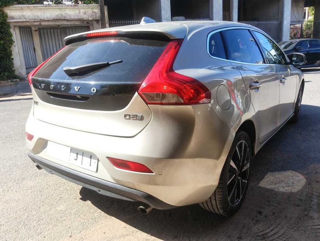 VOLVO V40 2019